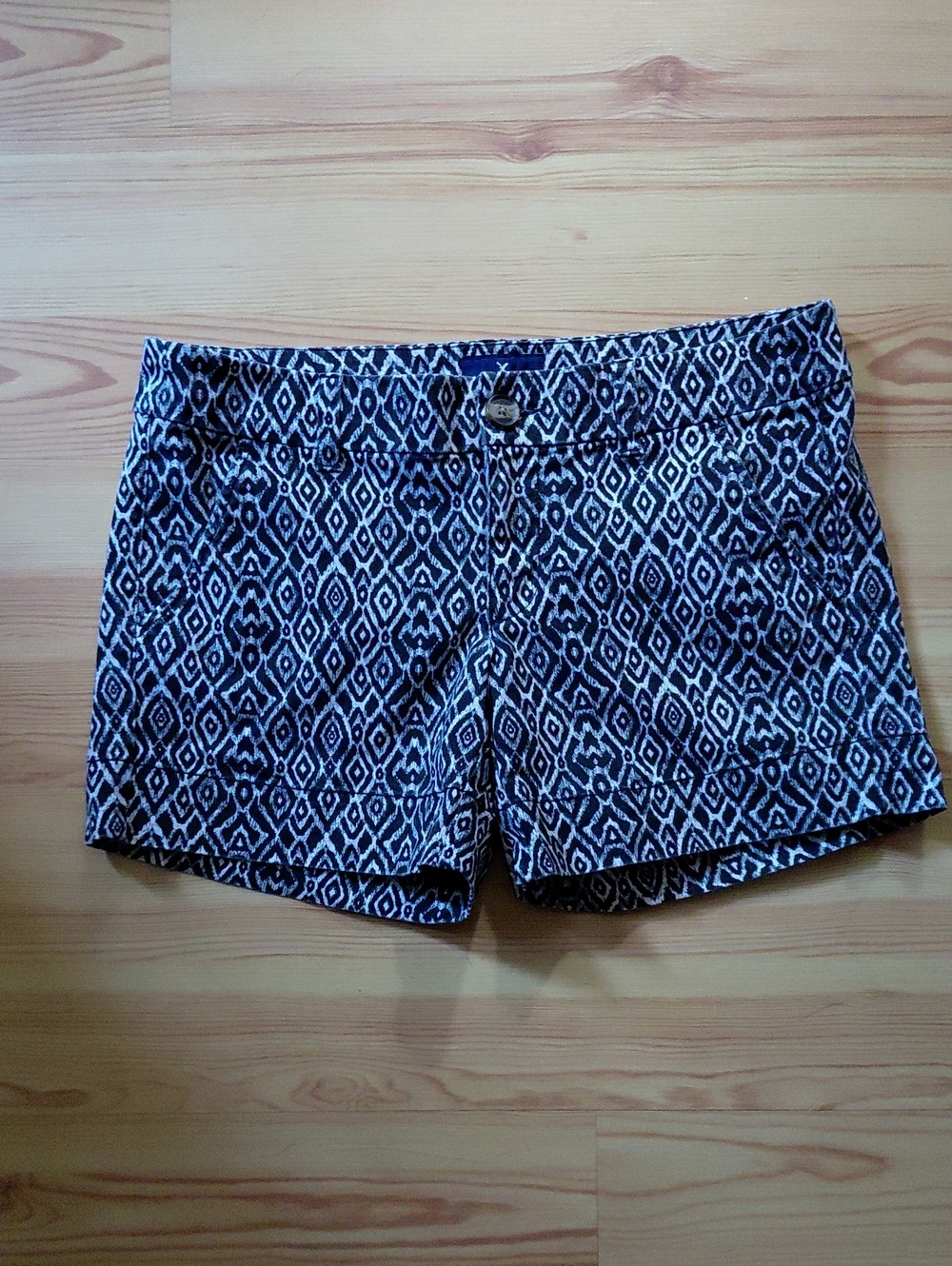 American Eagle Black & White Print Women's Shorts